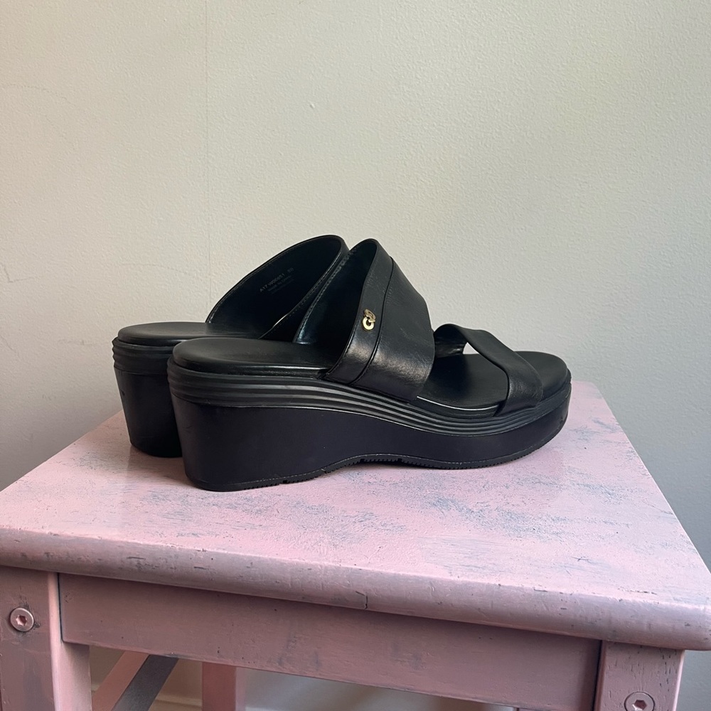 Black platform sandal